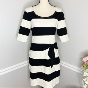 SANGRIA Black White 3/4 Sleeve Body Dress